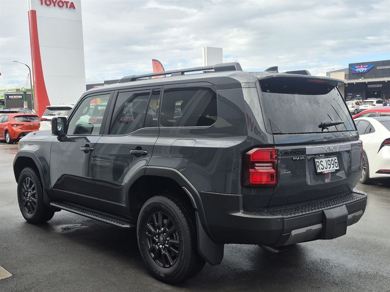 Vehicle image 5