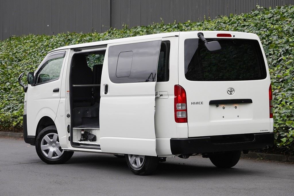 Vehicle image 3