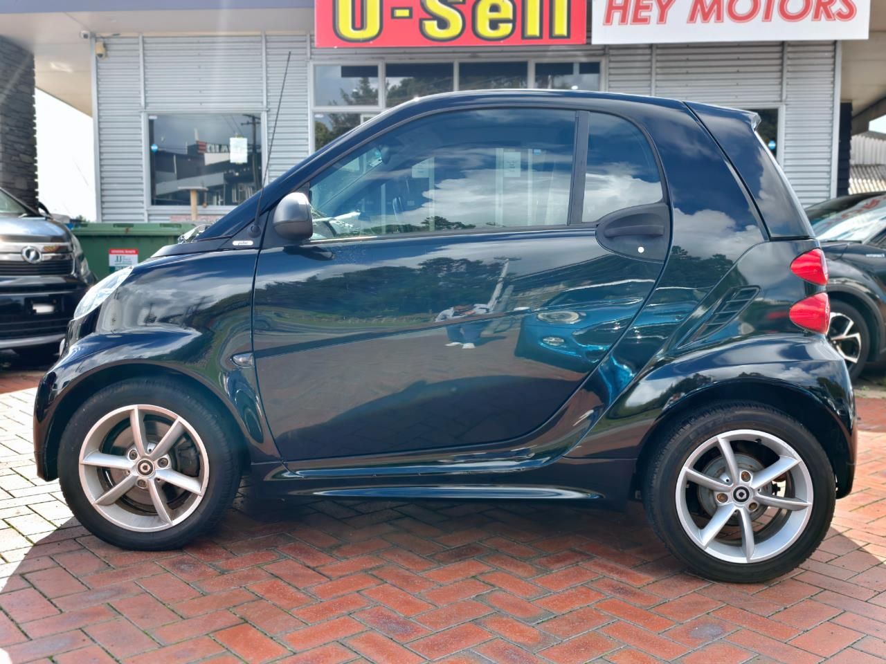 Vehicle image 4