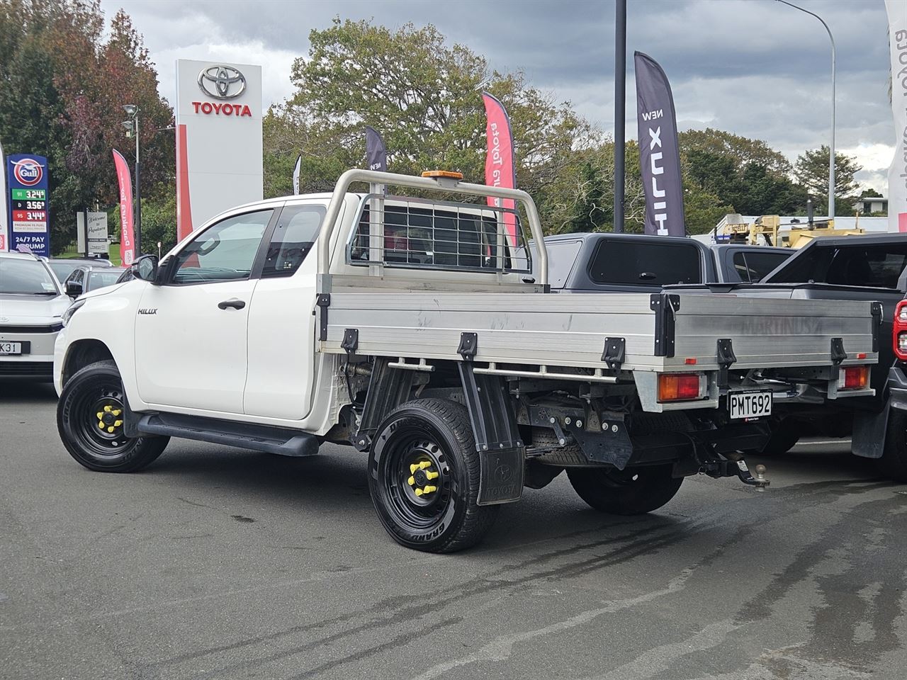 Vehicle image 3