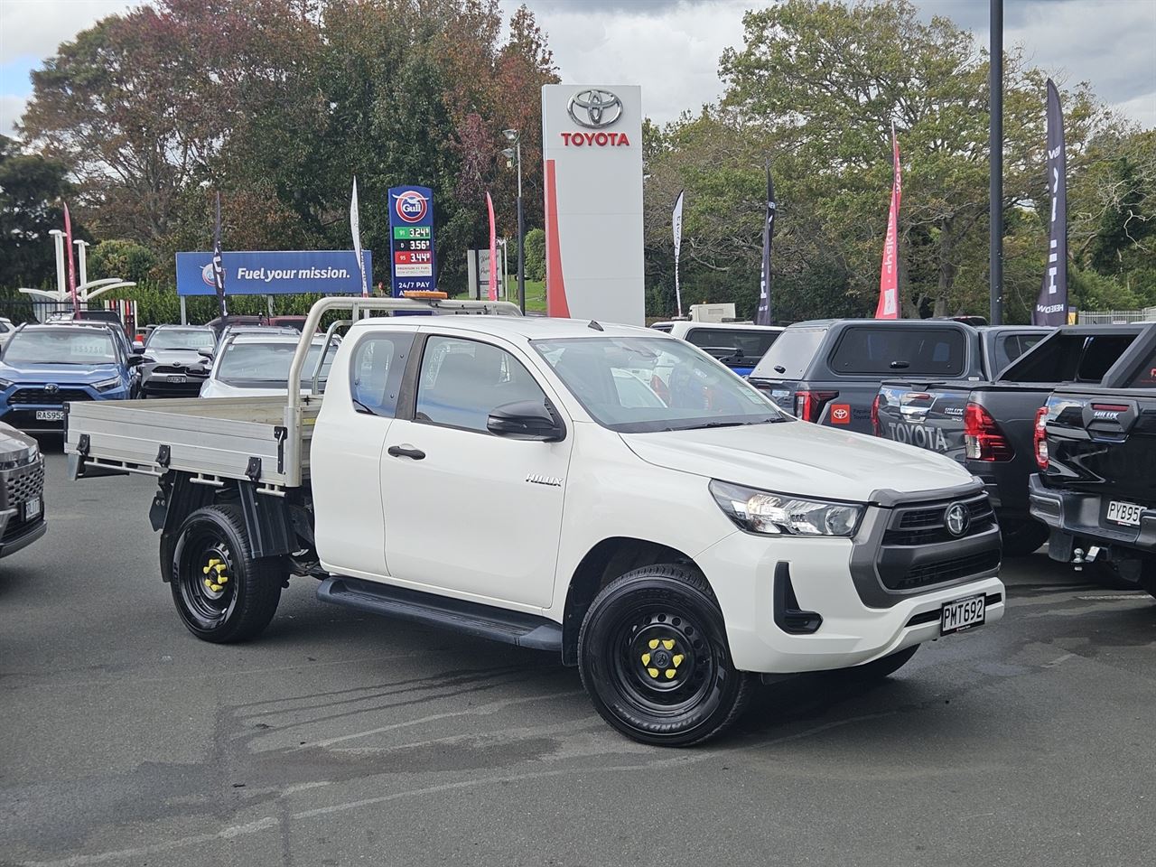 Vehicle image 5