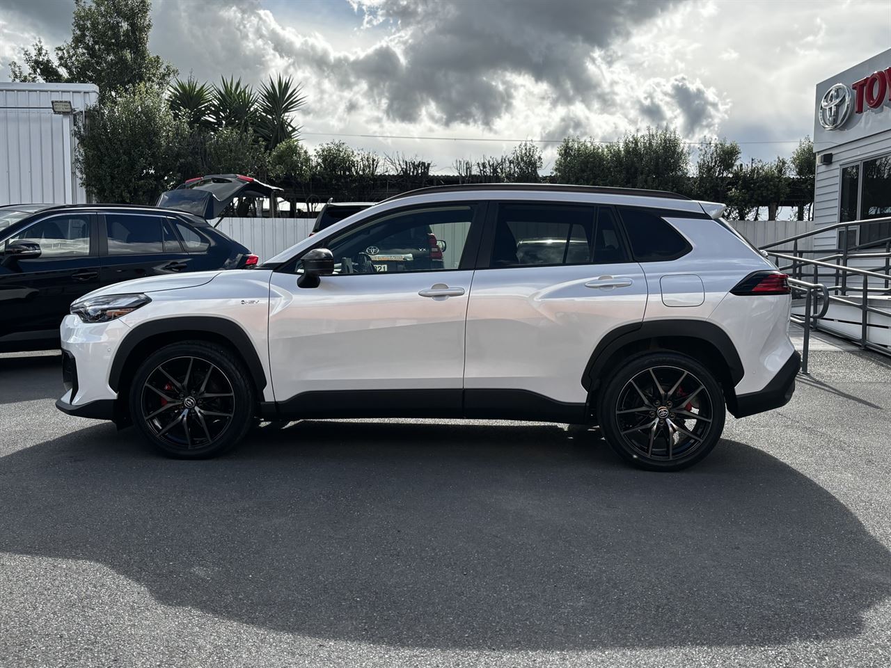 Vehicle image 4