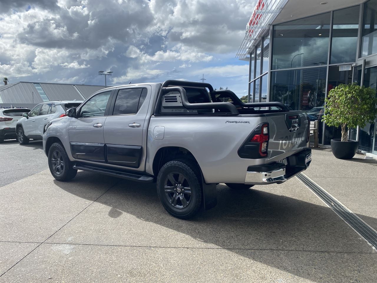 Vehicle image 4