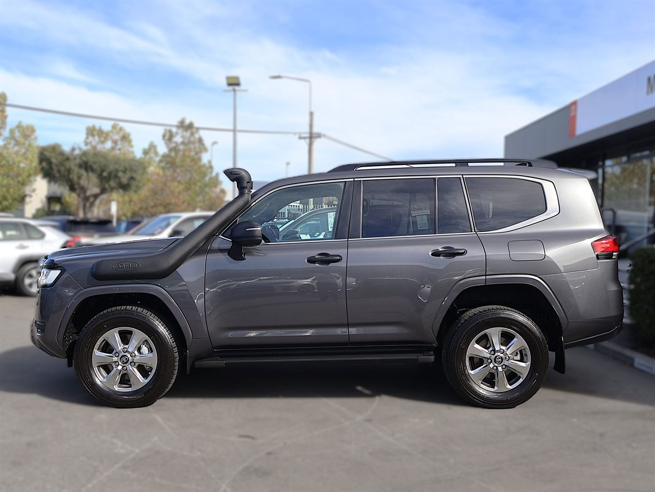 Vehicle image 4