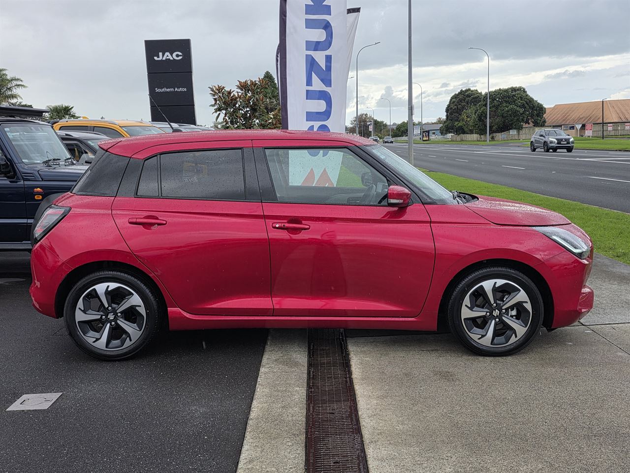 Vehicle image 4