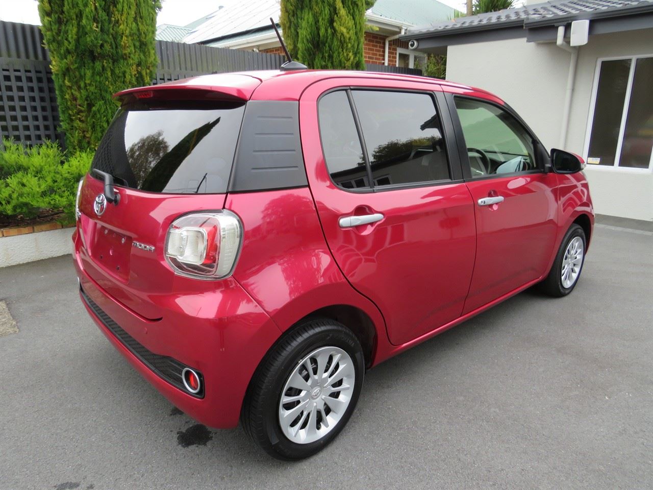 Vehicle image 3