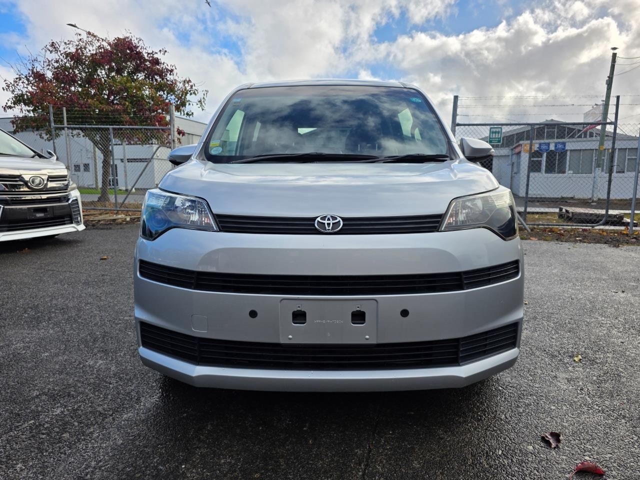 Vehicle image 3