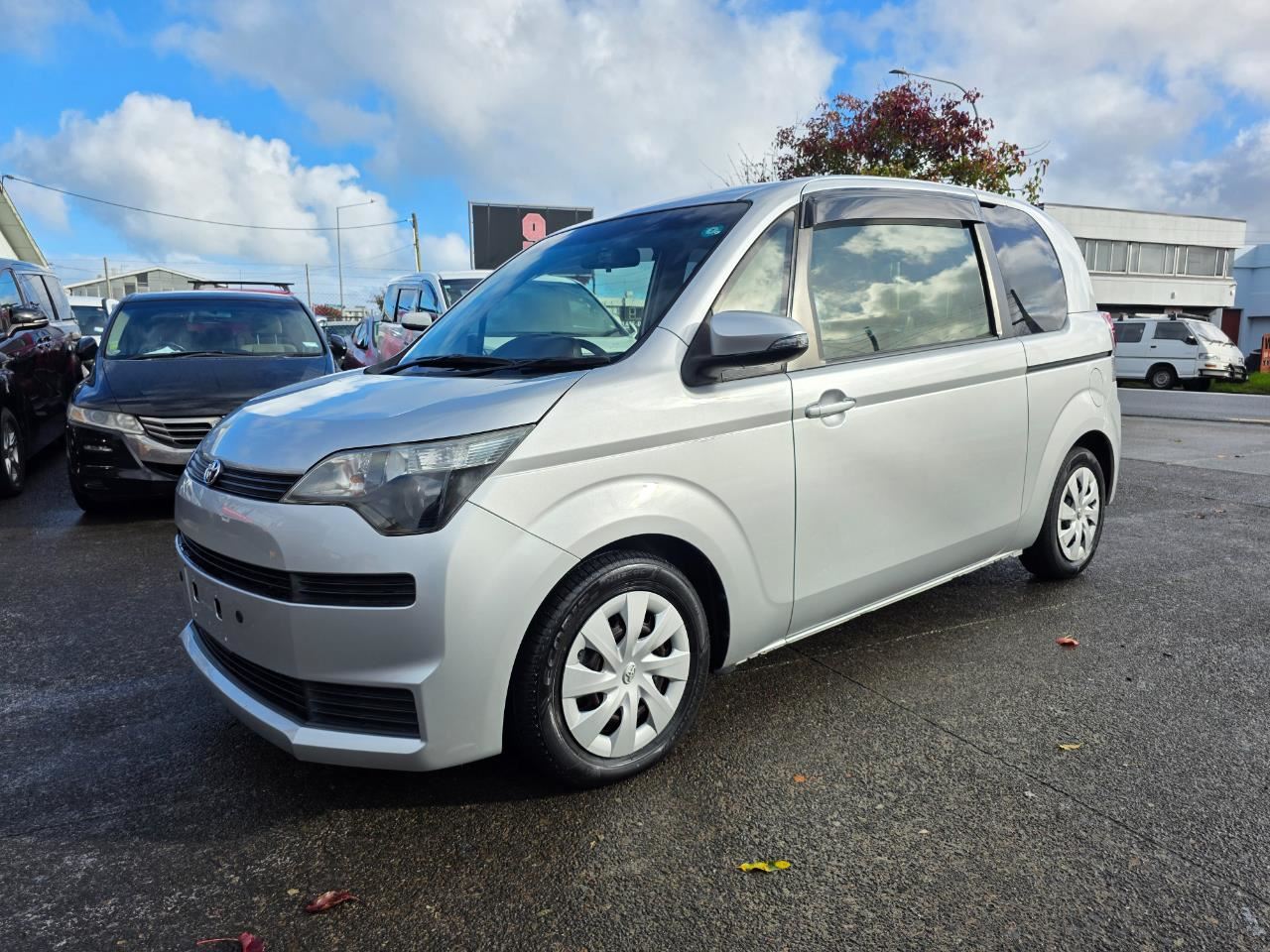 Vehicle image 4
