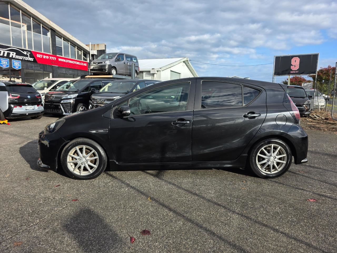 Vehicle image 5