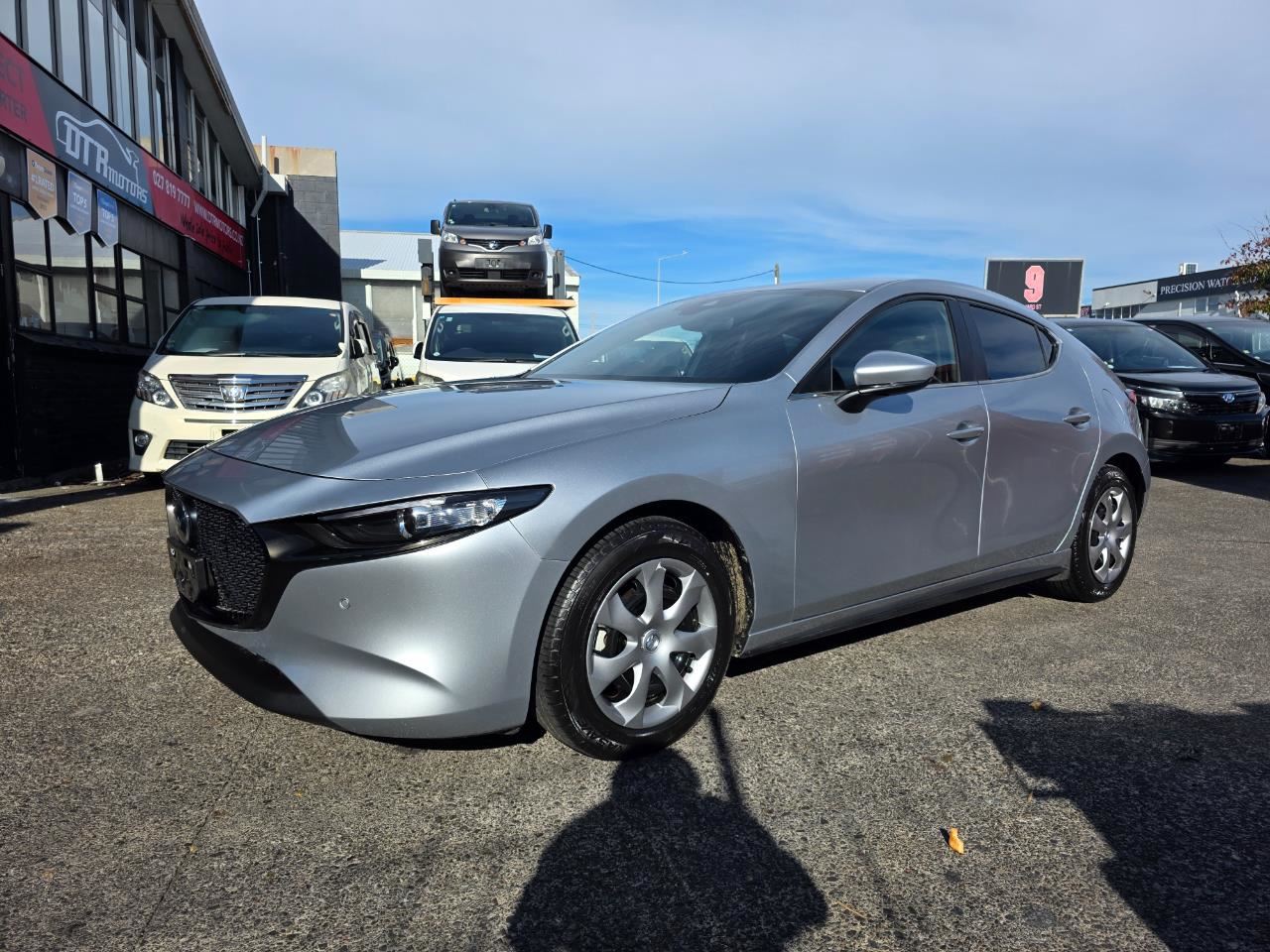 Vehicle image 4