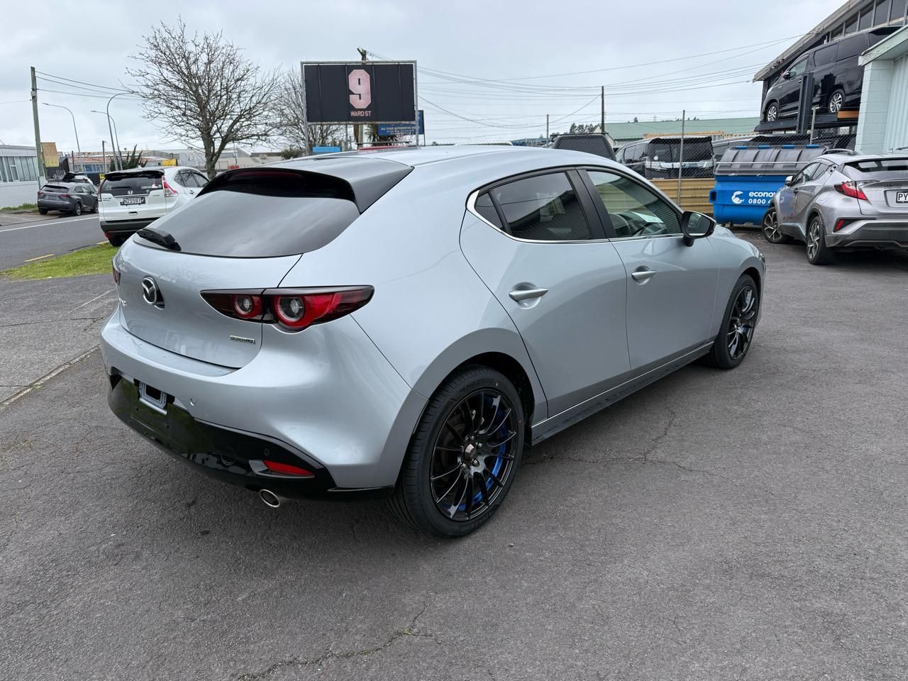 Vehicle image 5