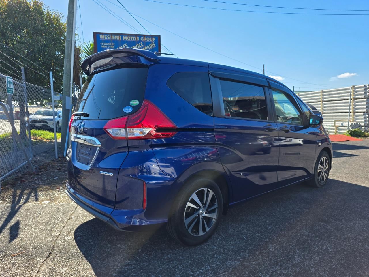 Vehicle image 5