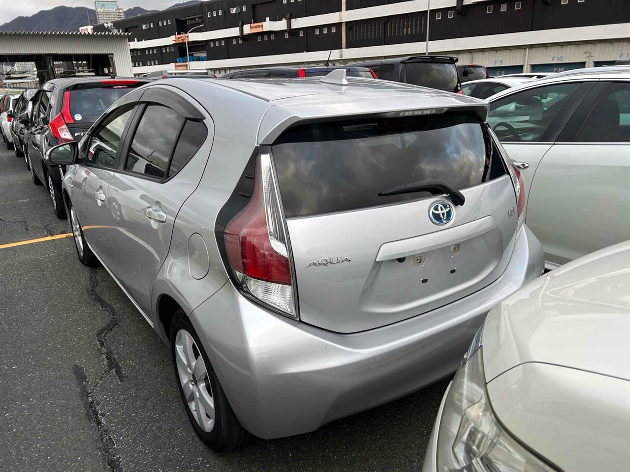 Vehicle image 5
