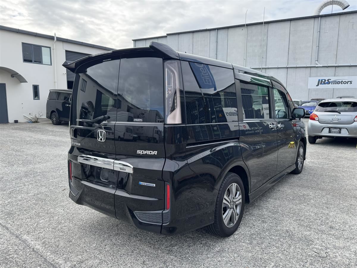 Vehicle image 5