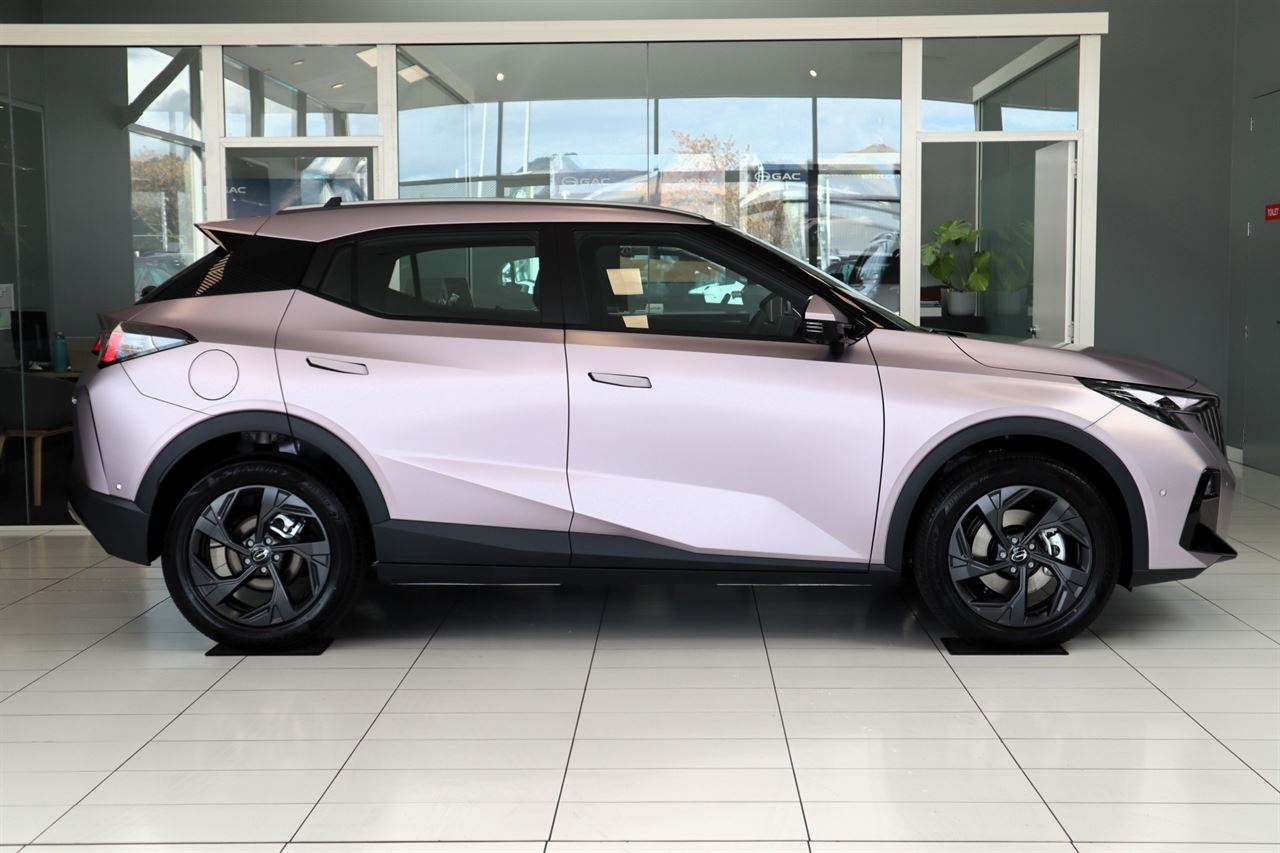 Vehicle image 4