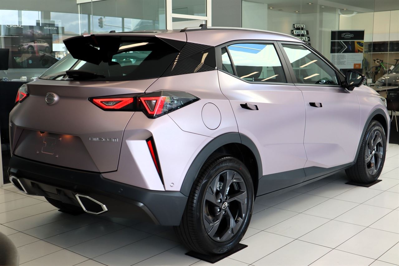 Vehicle image 5