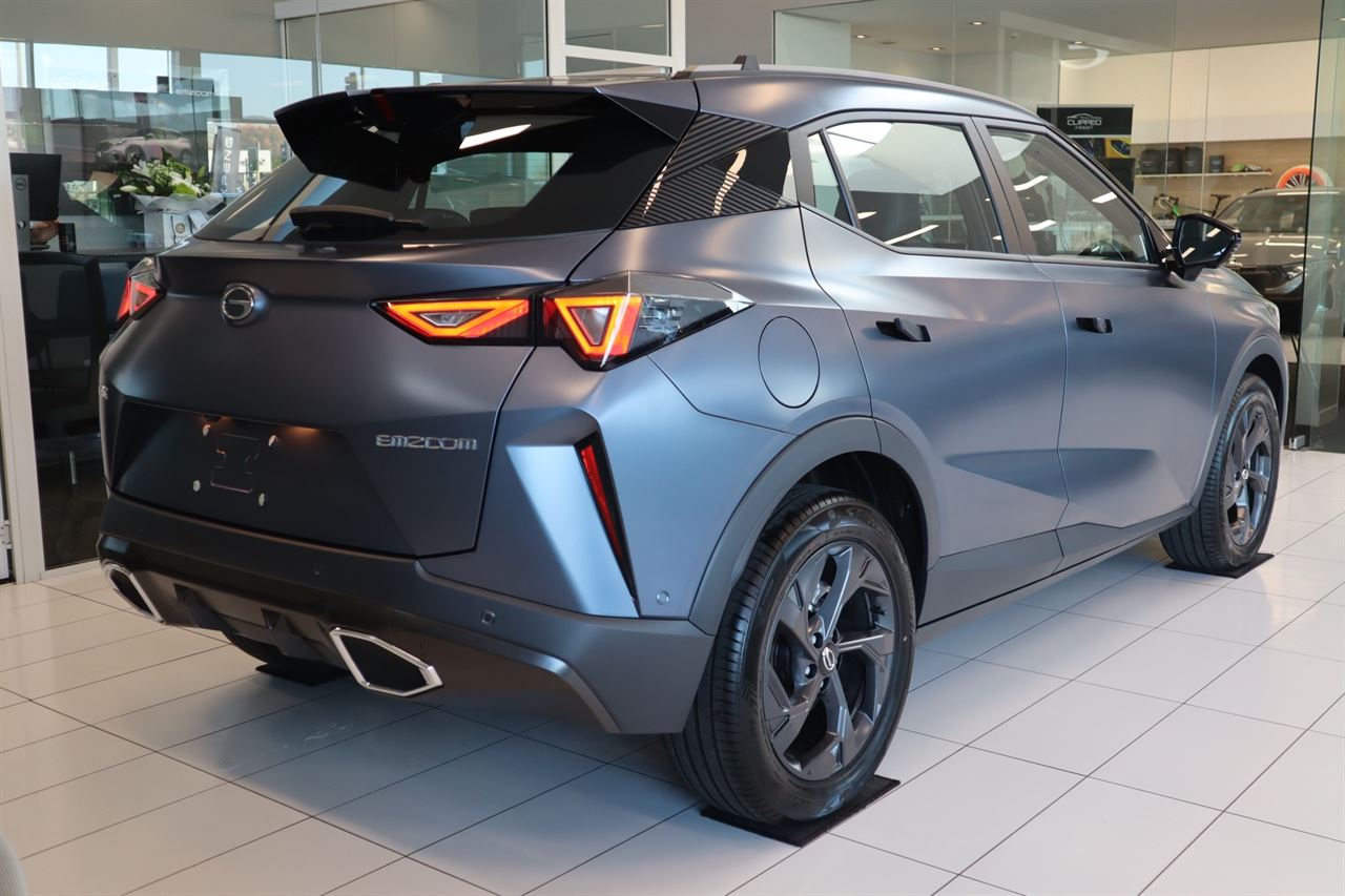 Vehicle image 5