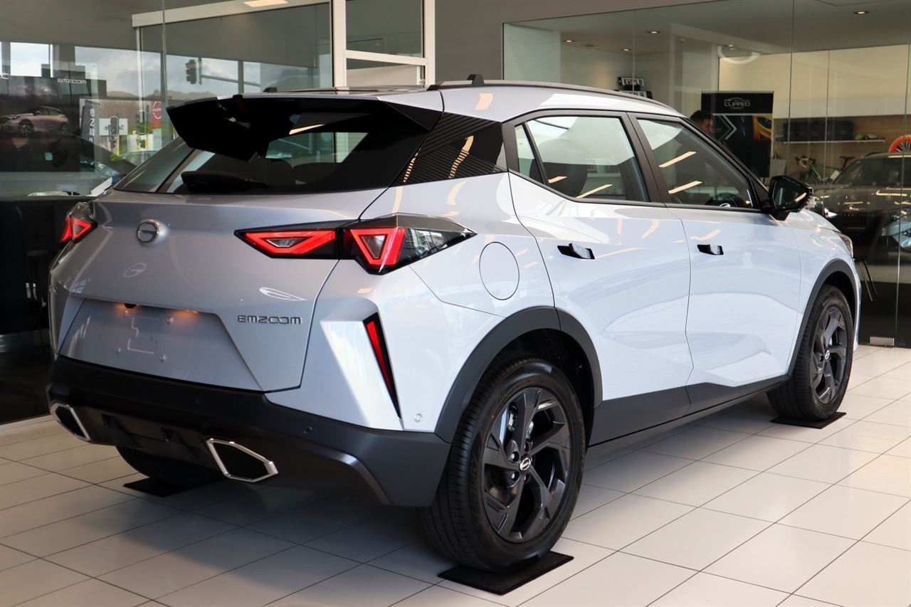 Vehicle image 5