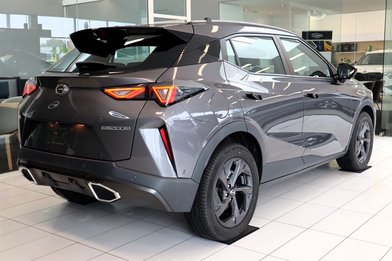 Vehicle image 5