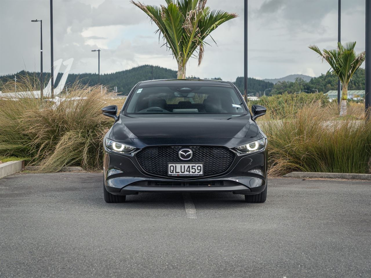 Vehicle image 4