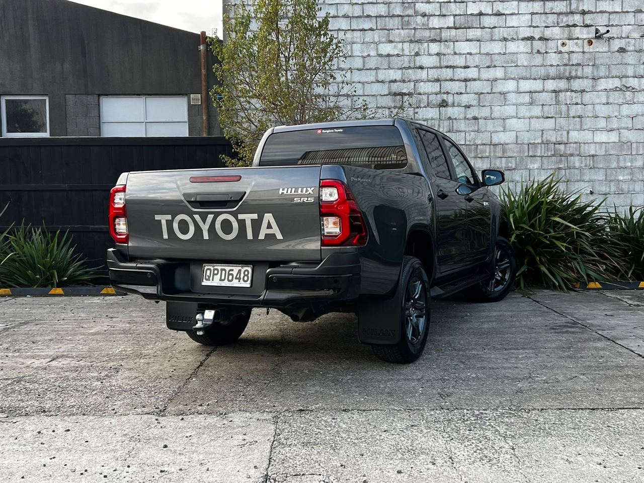 Vehicle image 3