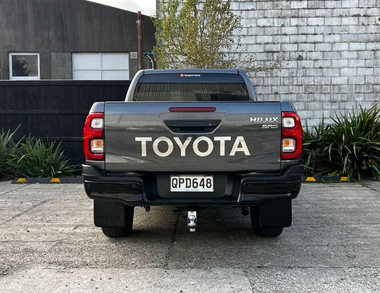 Vehicle image 4