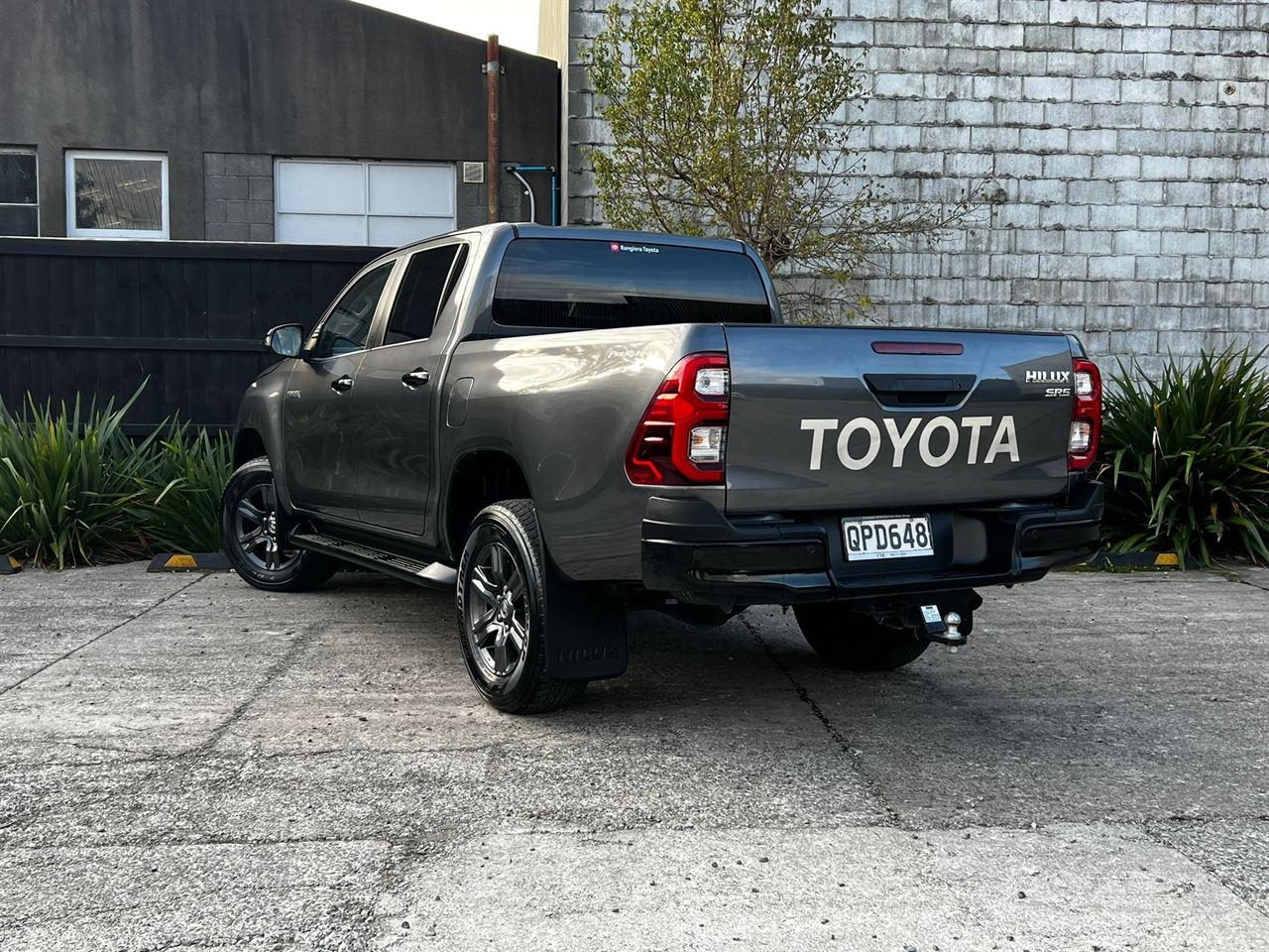Vehicle image 5