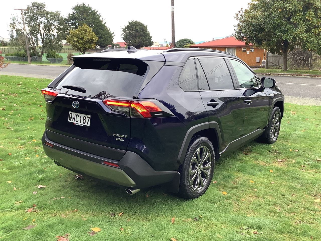 Vehicle image 5