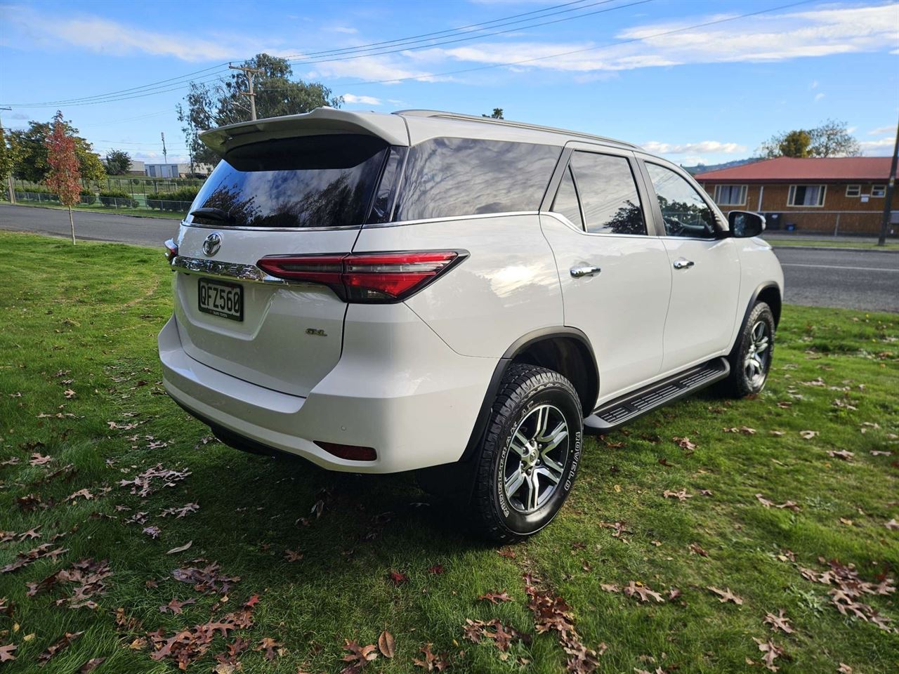 Vehicle image 5