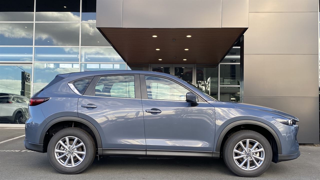 Vehicle image 5