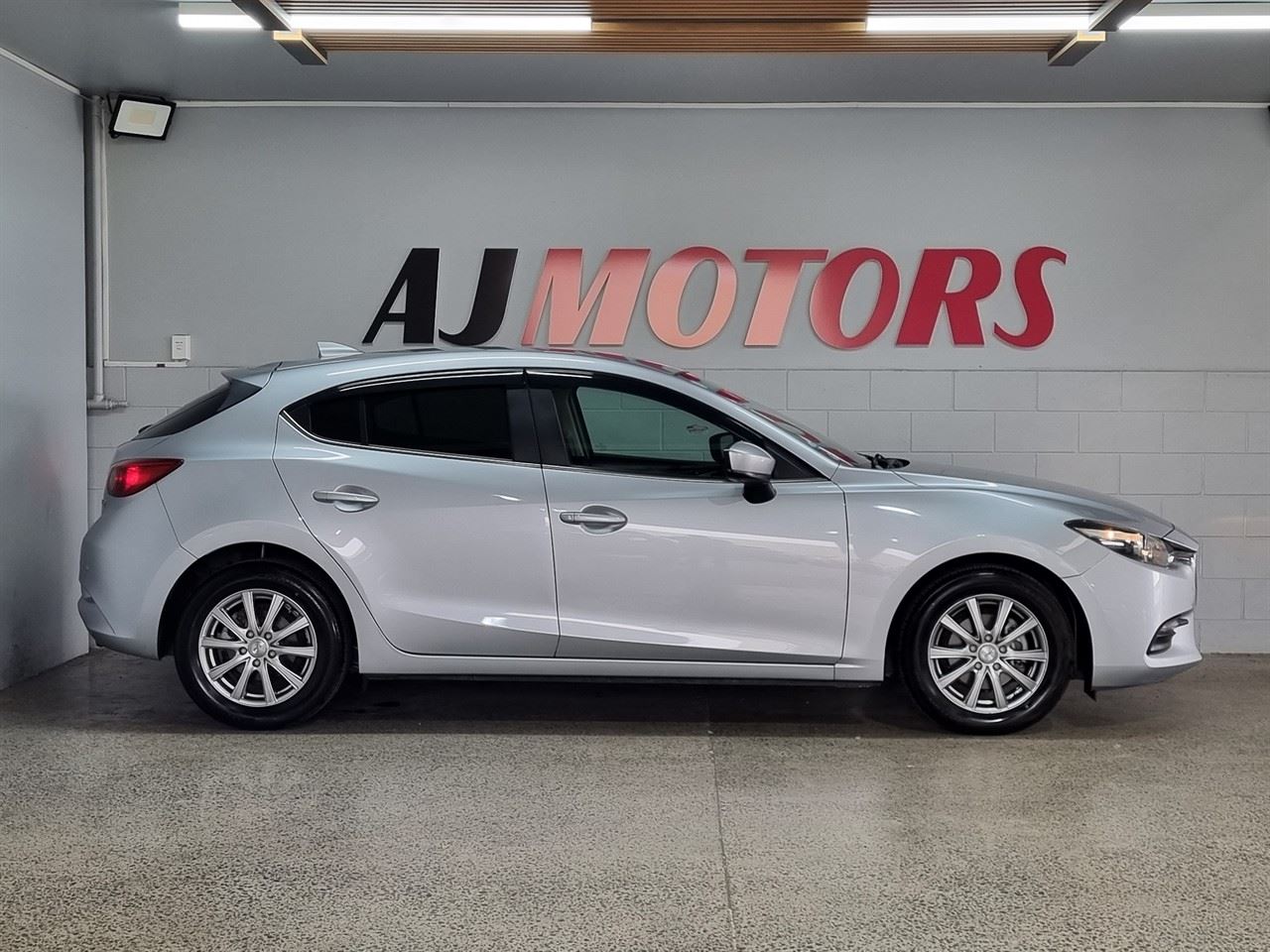 Vehicle image 5