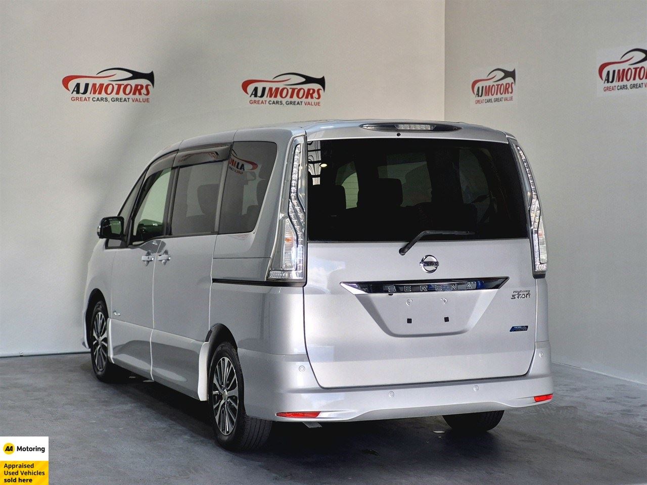 Vehicle image 5