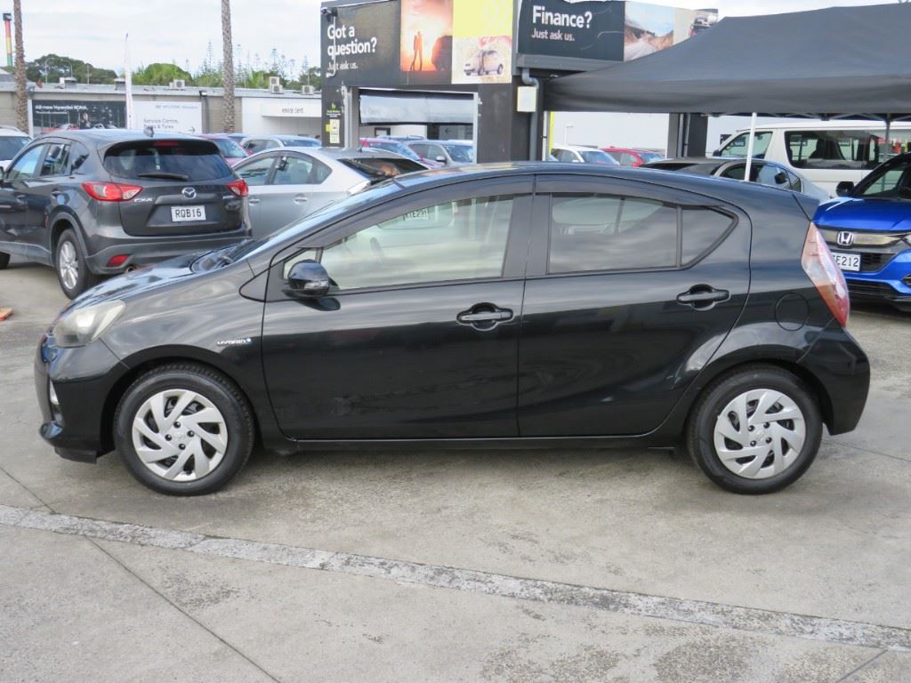 Vehicle image 5