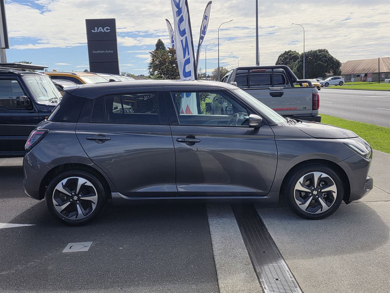 Vehicle image 4