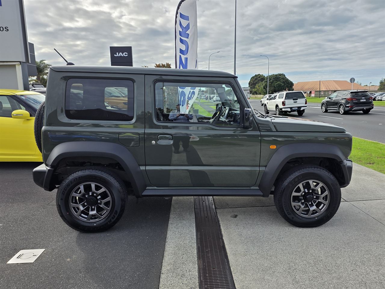 Vehicle image 4
