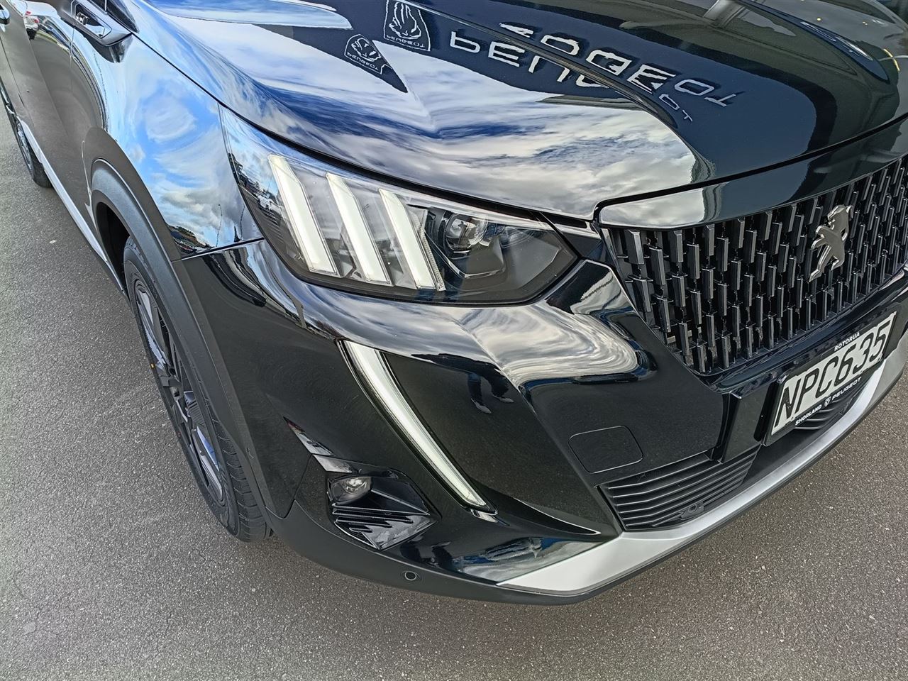 Vehicle image 5