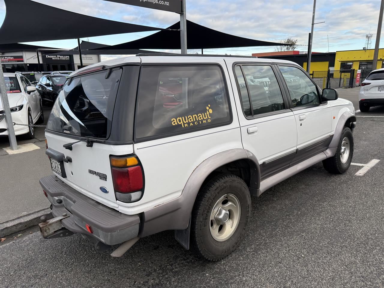Vehicle image 5