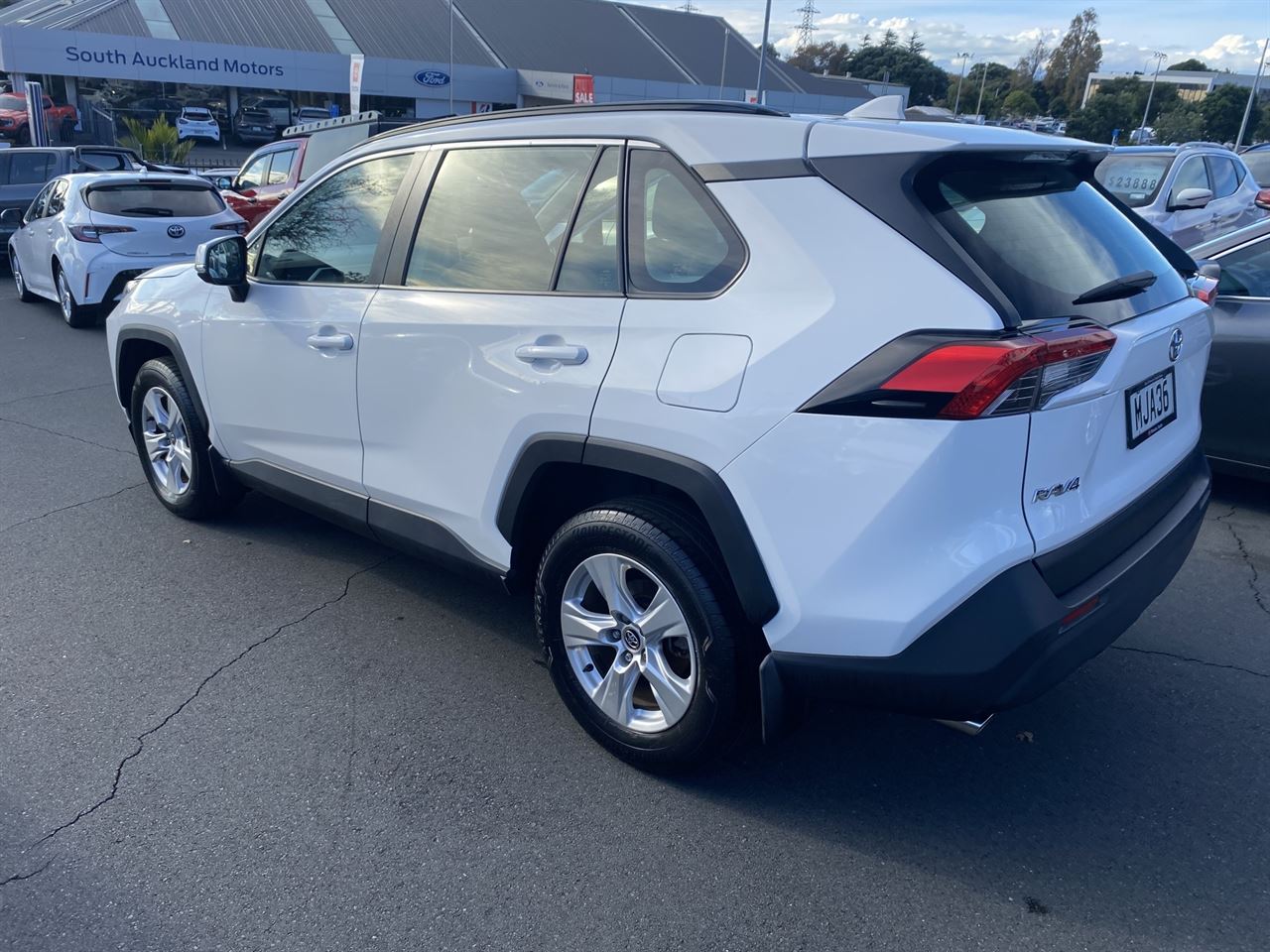Vehicle image 5