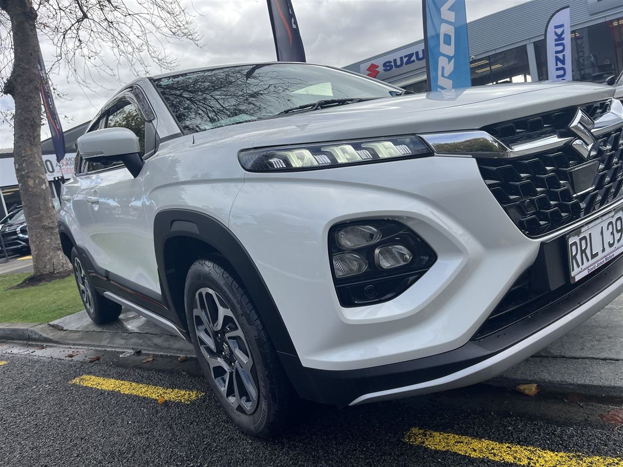 Vehicle image 3