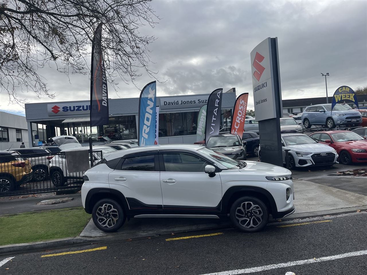 Vehicle image 4