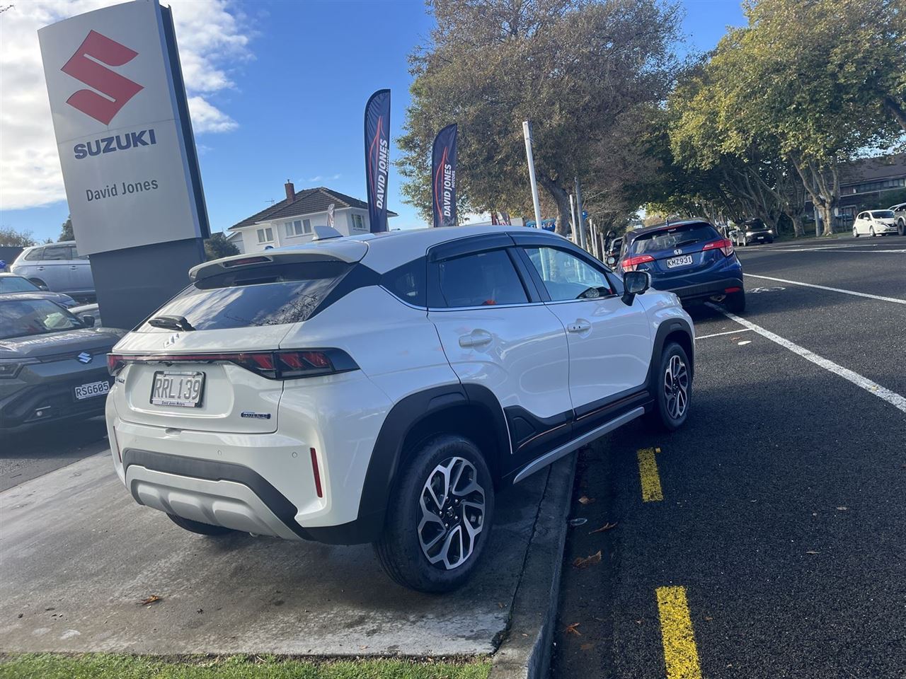 Vehicle image 5