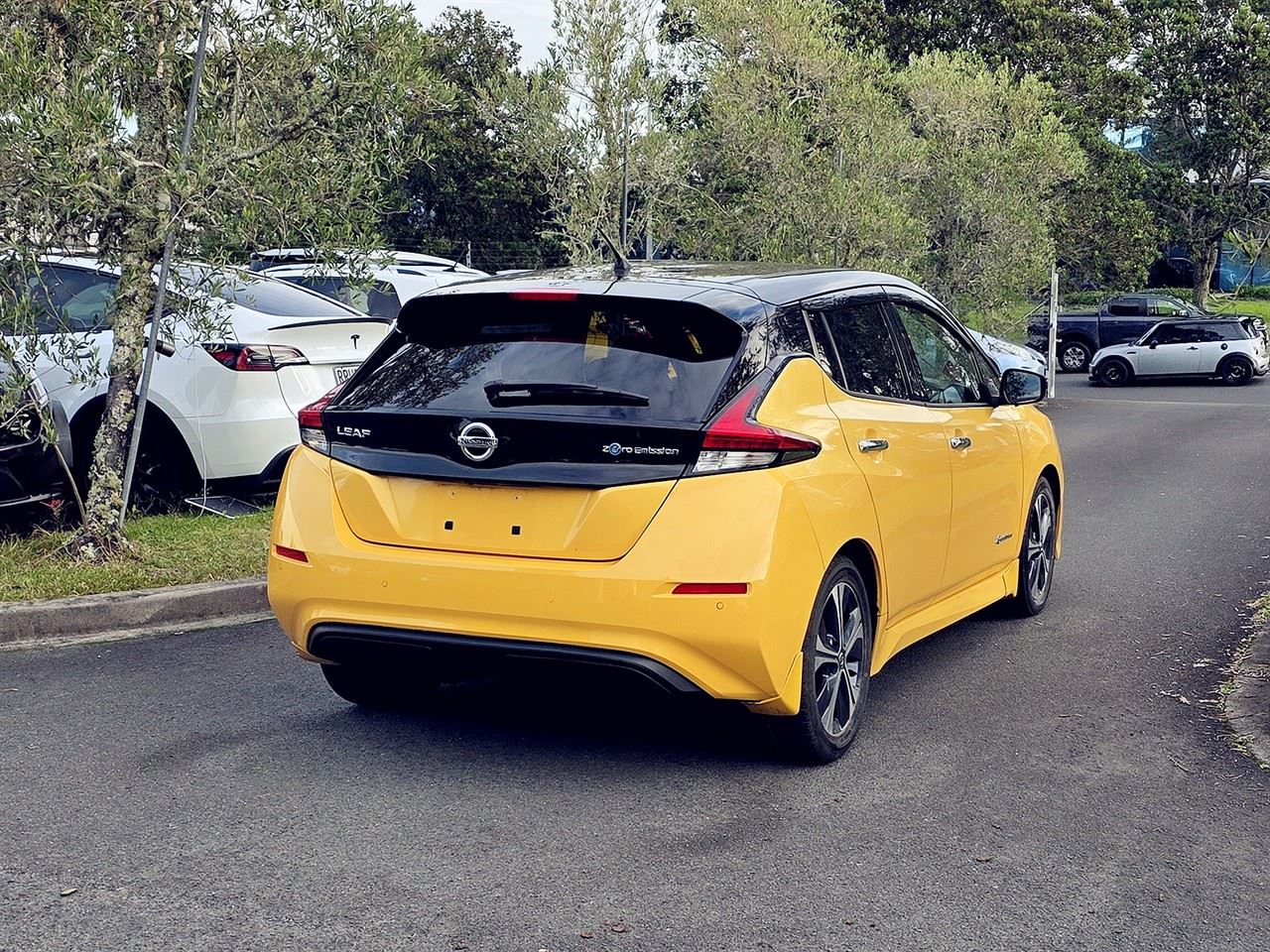 Vehicle image 4