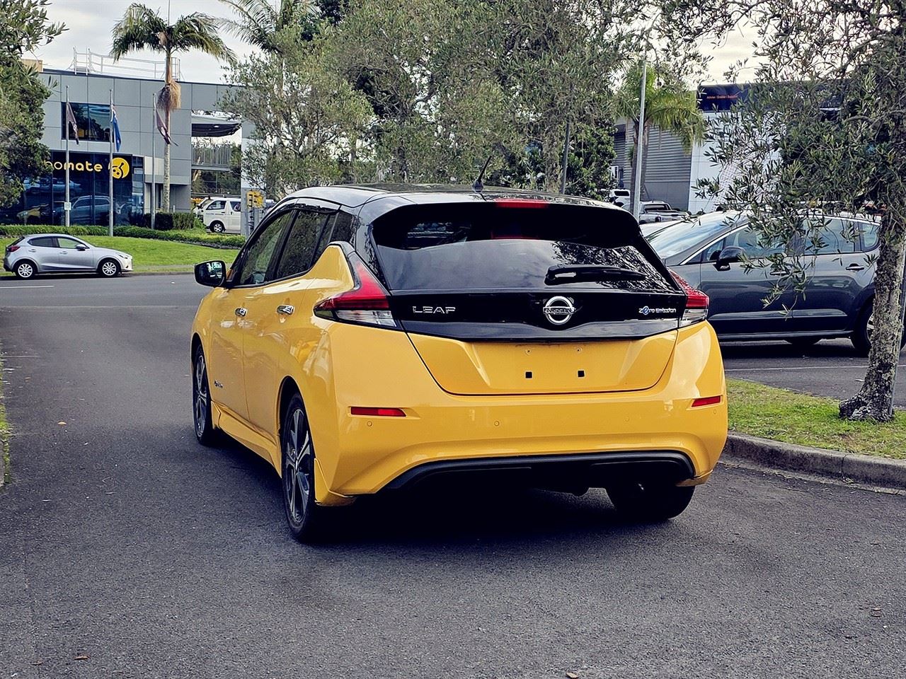 Vehicle image 5