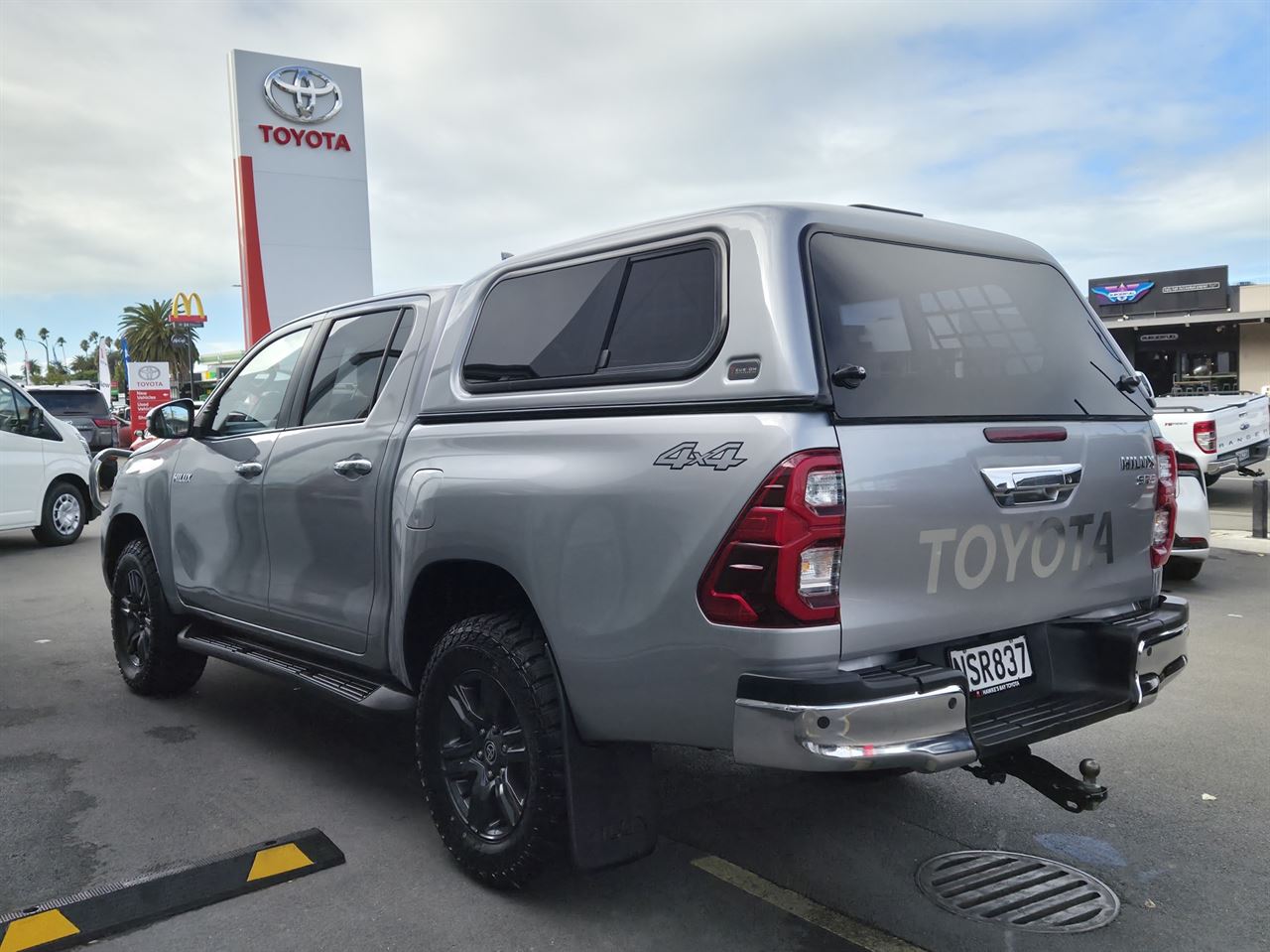 Vehicle image 5