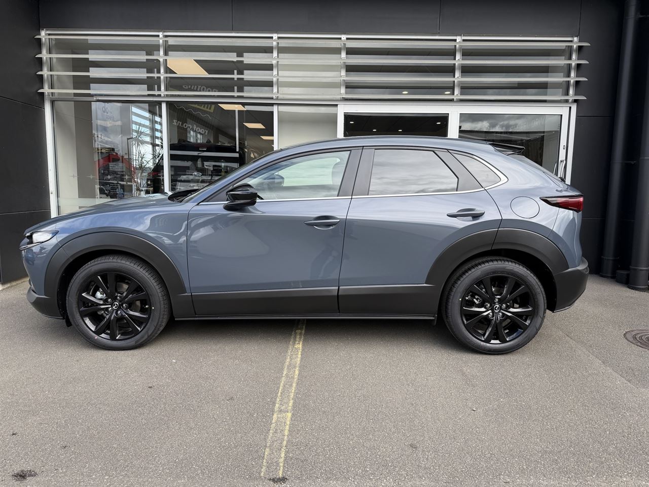 Vehicle image 4