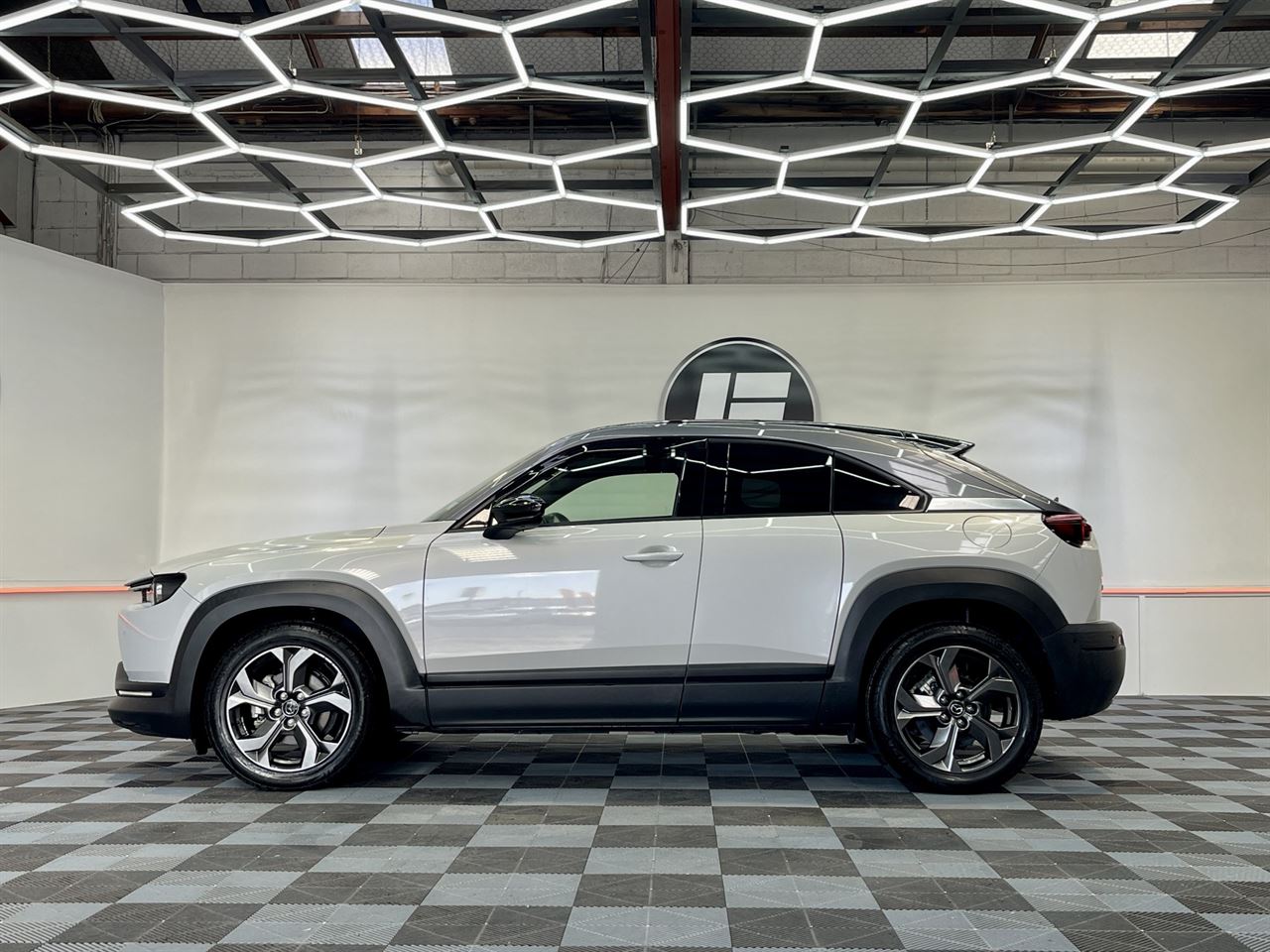 Vehicle image 5