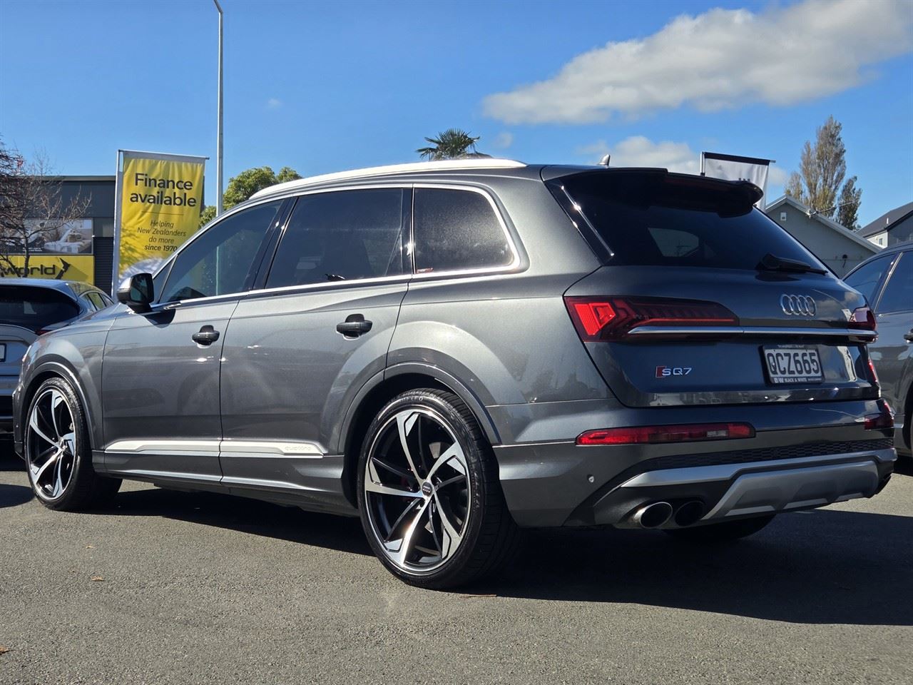 Vehicle image 5