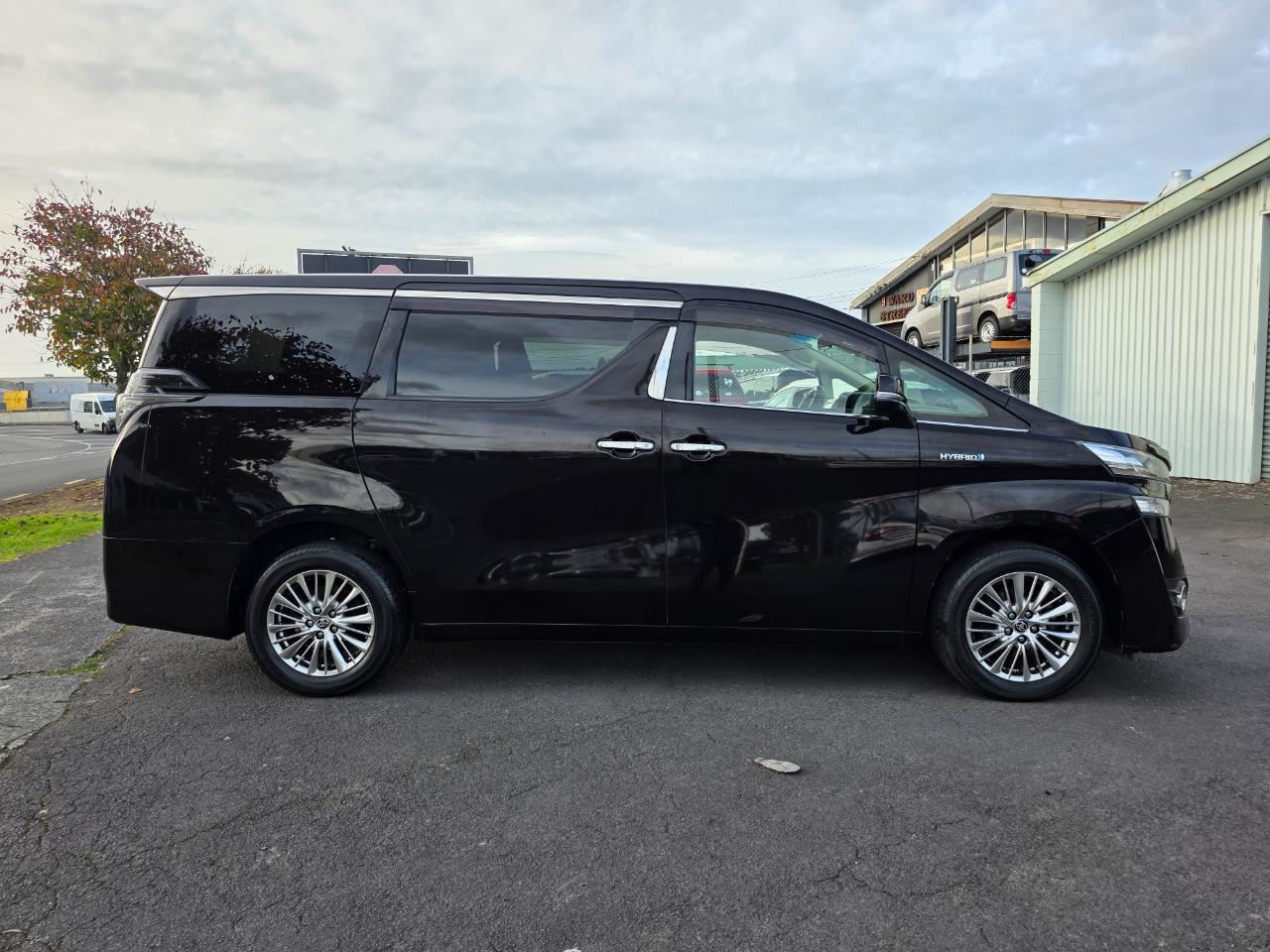 Vehicle image 5
