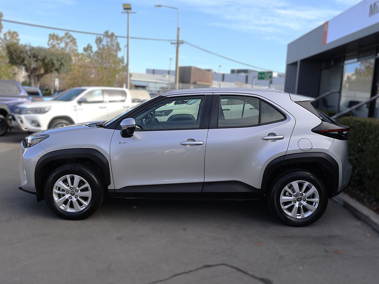 Vehicle image 4