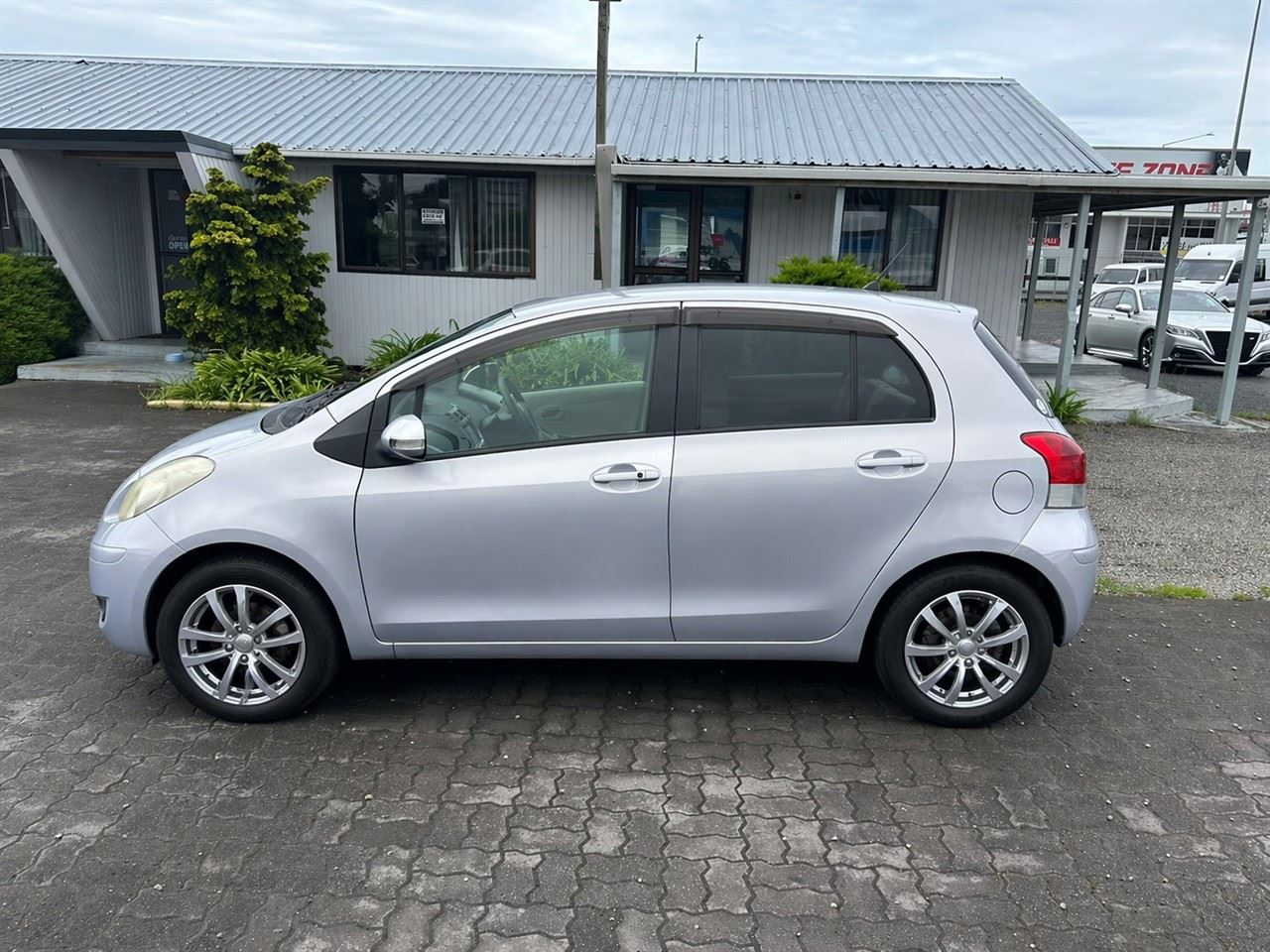 Vehicle image 4